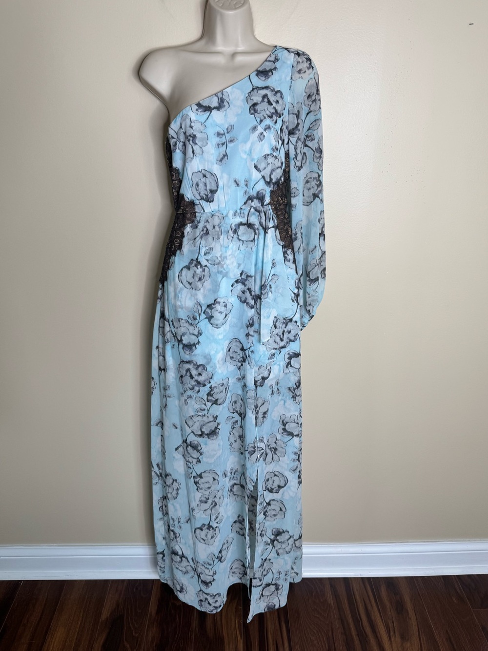 BCBG Sandy One Shoulder Chiffon Light Blue Floral Maxi Gown size 2